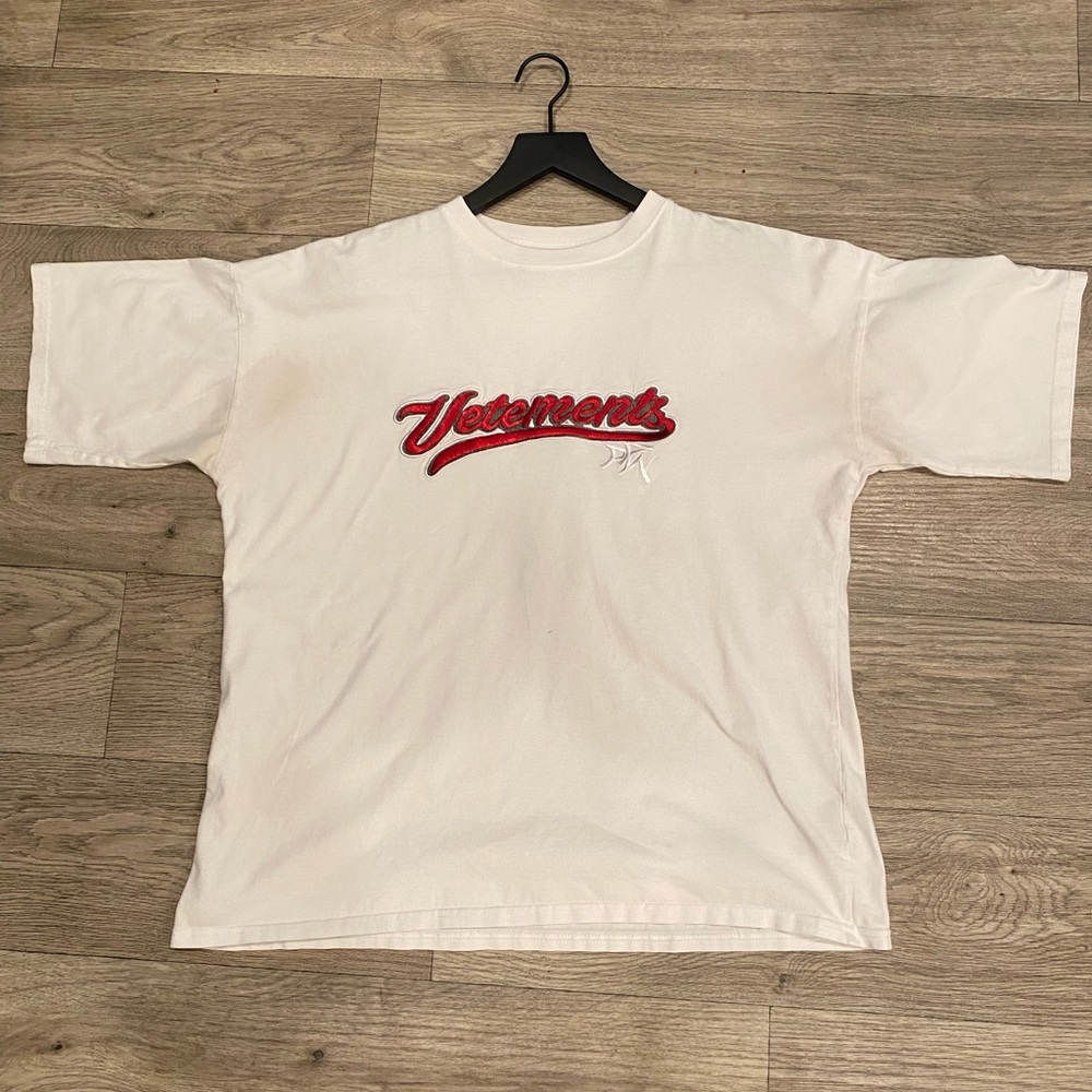 Vetements SS18 Embroidered Baseball logo tee